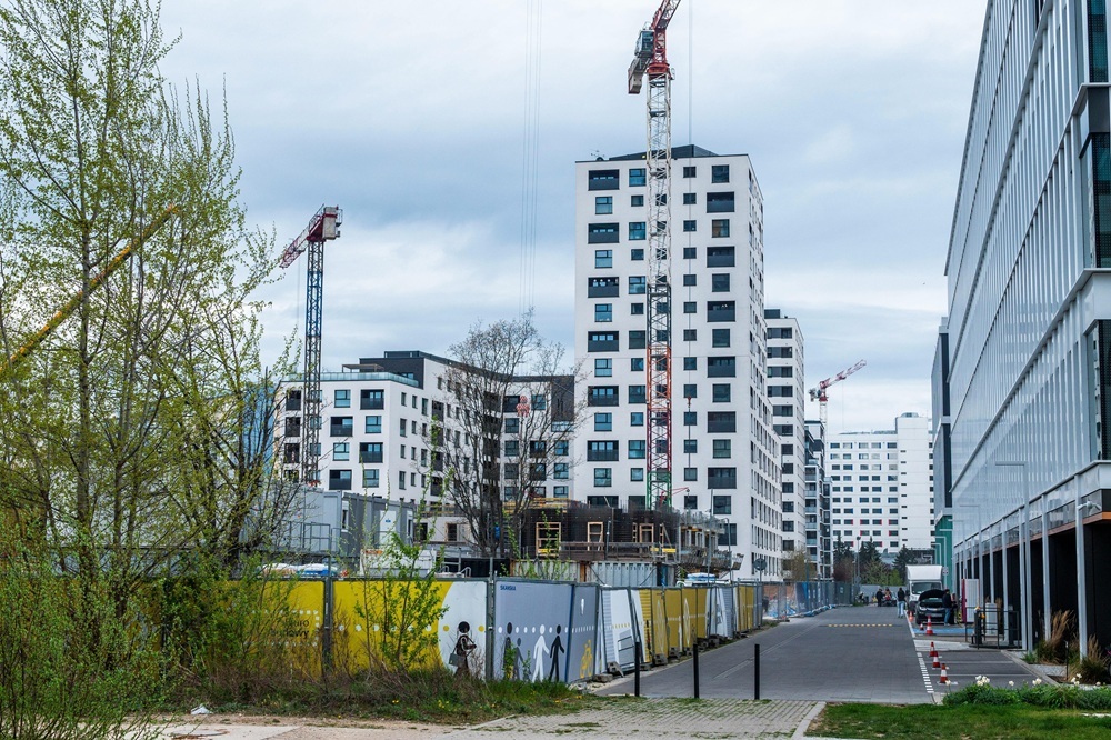 Developer market access and premium Warsaw residential stock