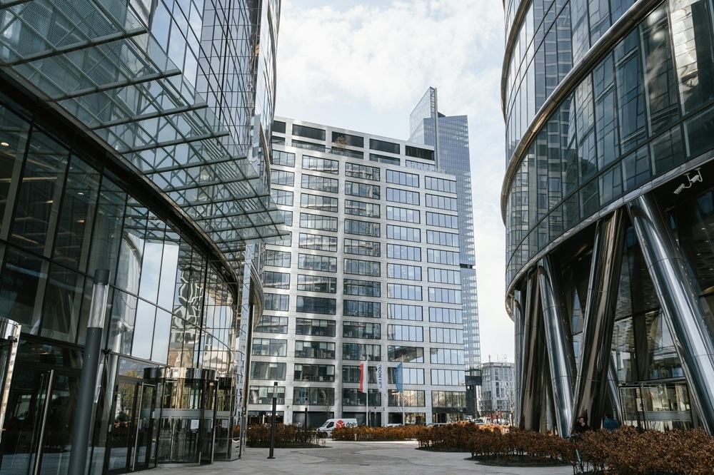 Property advisory and legal consultation for foreign buyers in Warsaw