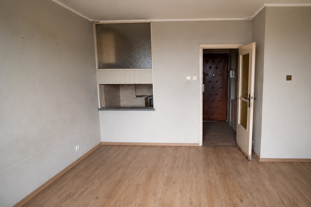 Photo from the Chłodna Street apartment before renovation (1 of 5)