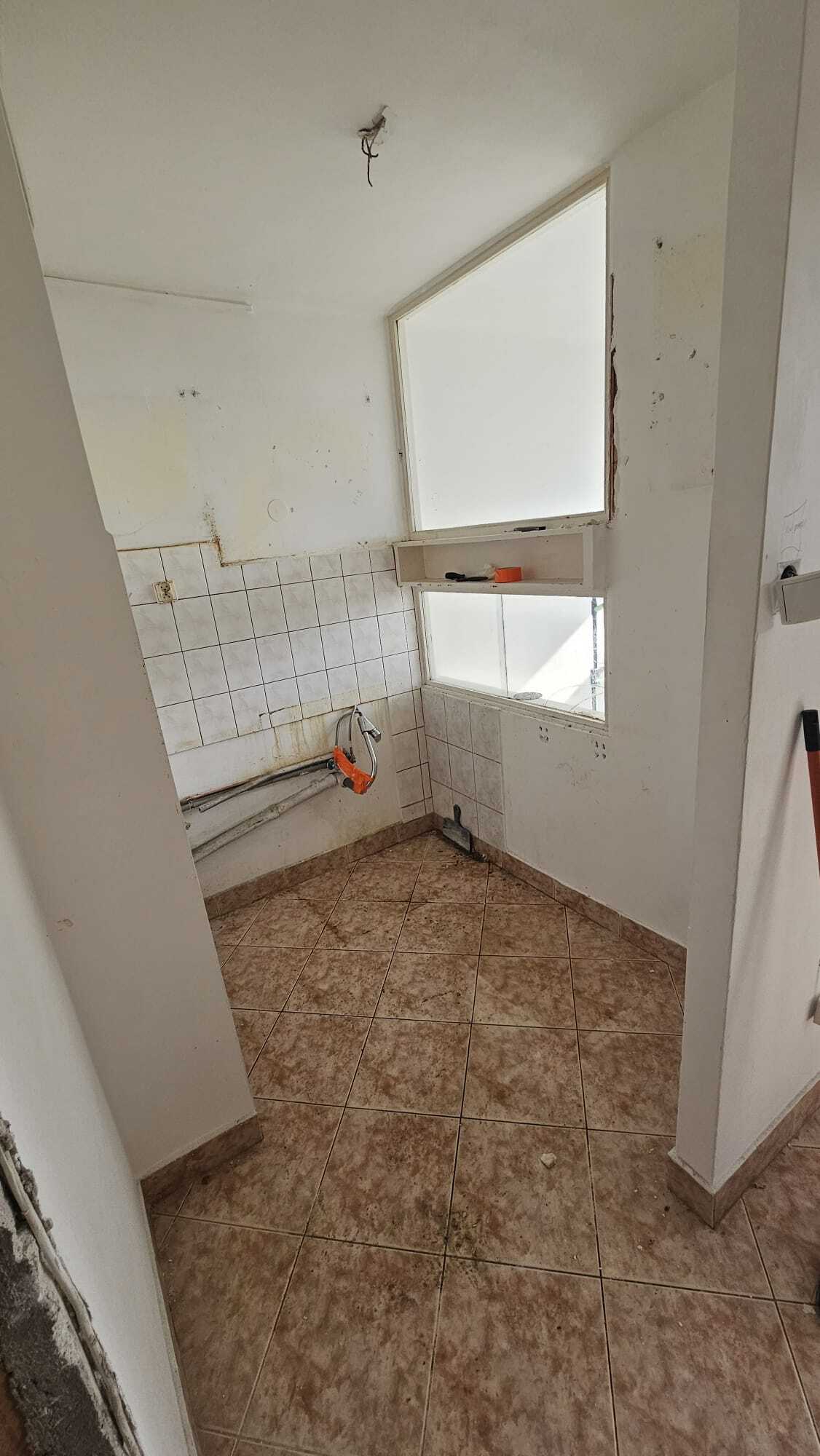 Graniczna Street apartment before renovation (2 of 9)