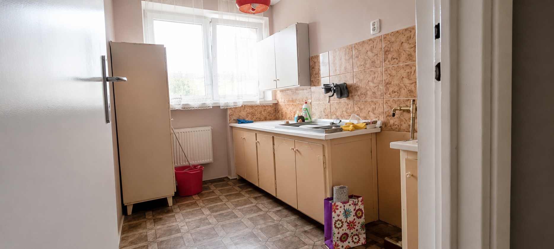 Old kitchen before renovation in the Wola investment apartment