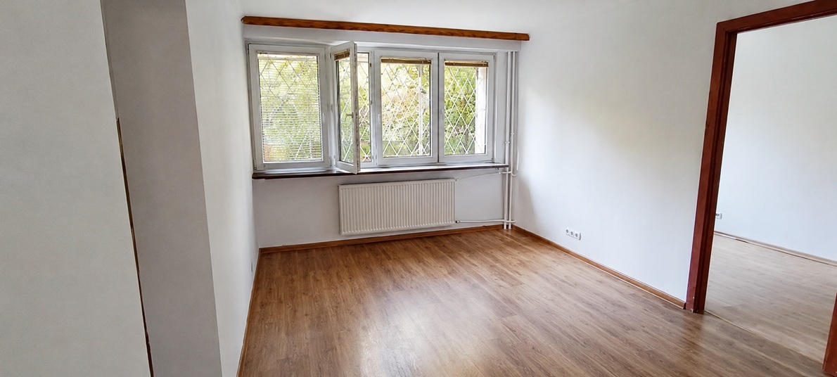 Photo from the Aleja Niepodległości apartment before renovation (4 of 10)
