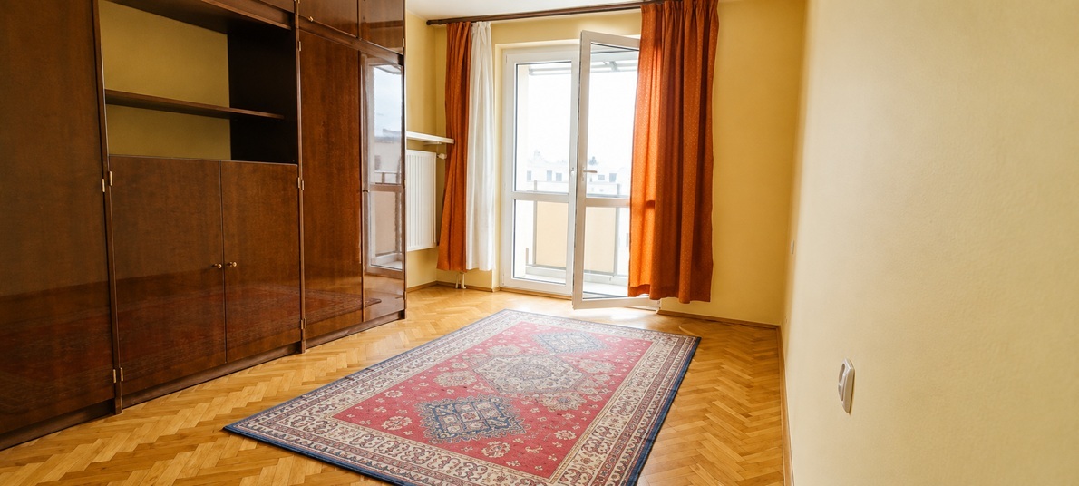 Bedroom before renovation in the Wola apartment