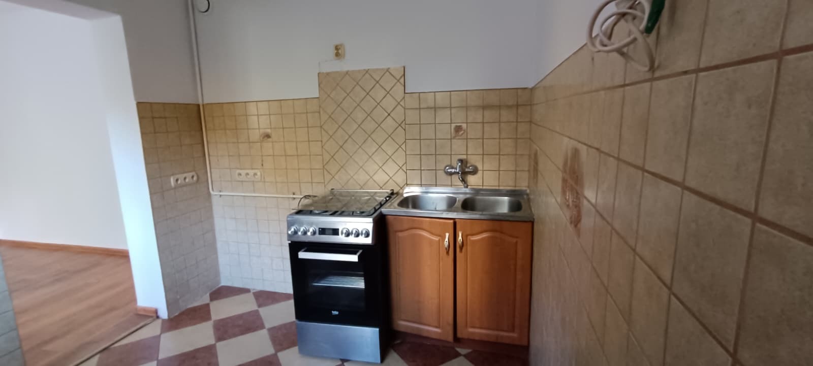 Photo from the Aleja Niepodległości apartment before renovation (5 of 10)