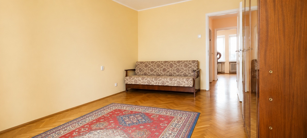 Corridor and room transition before renovation