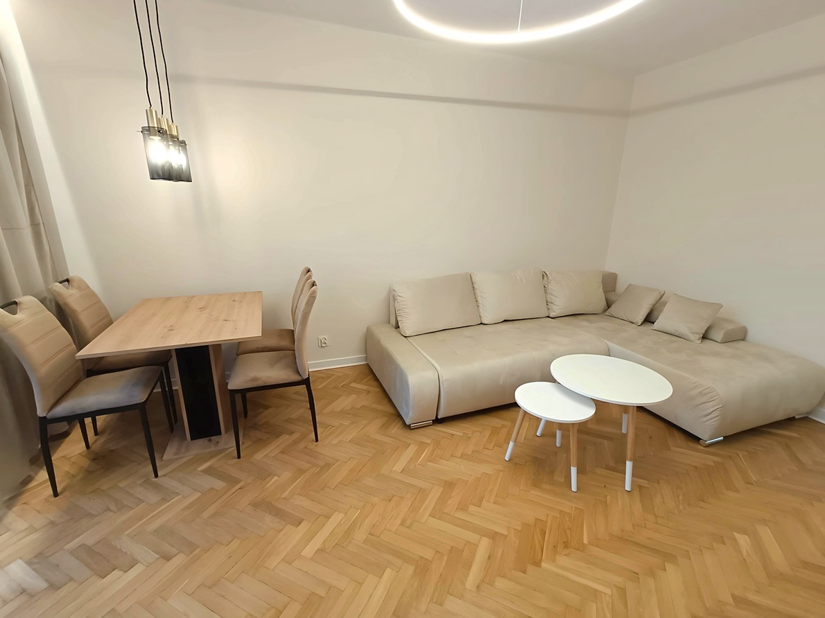 Room after renovation with made-to-measure built-in storage