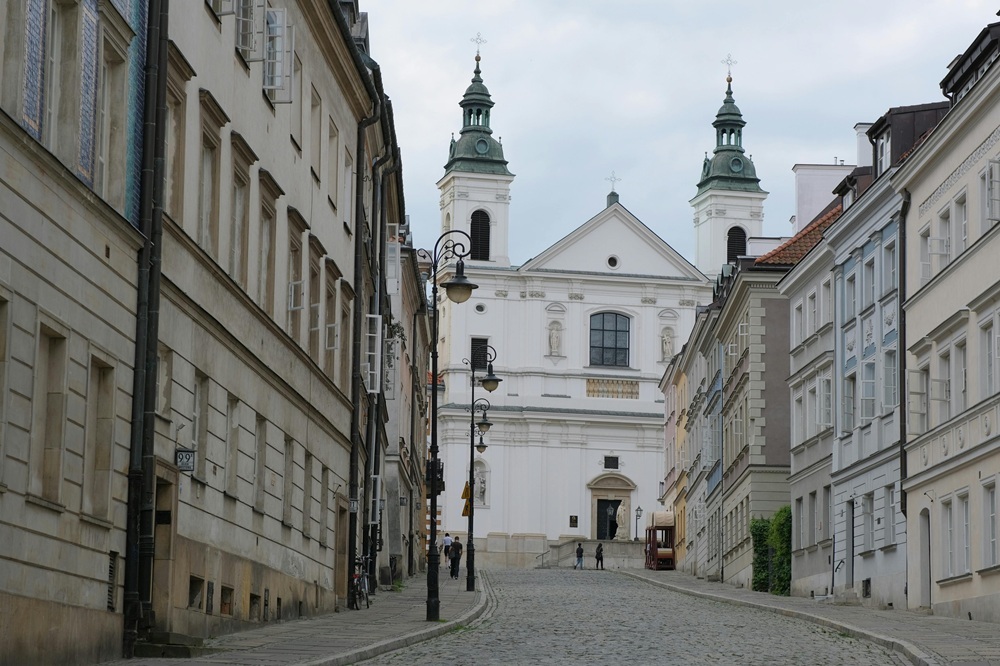 Premium central Warsaw lifestyle — Śródmieście property advisory by Warsaw Investor Care