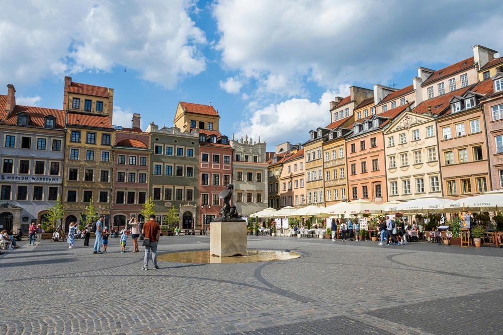 Warsaw property guide hub for foreign buyers and investors