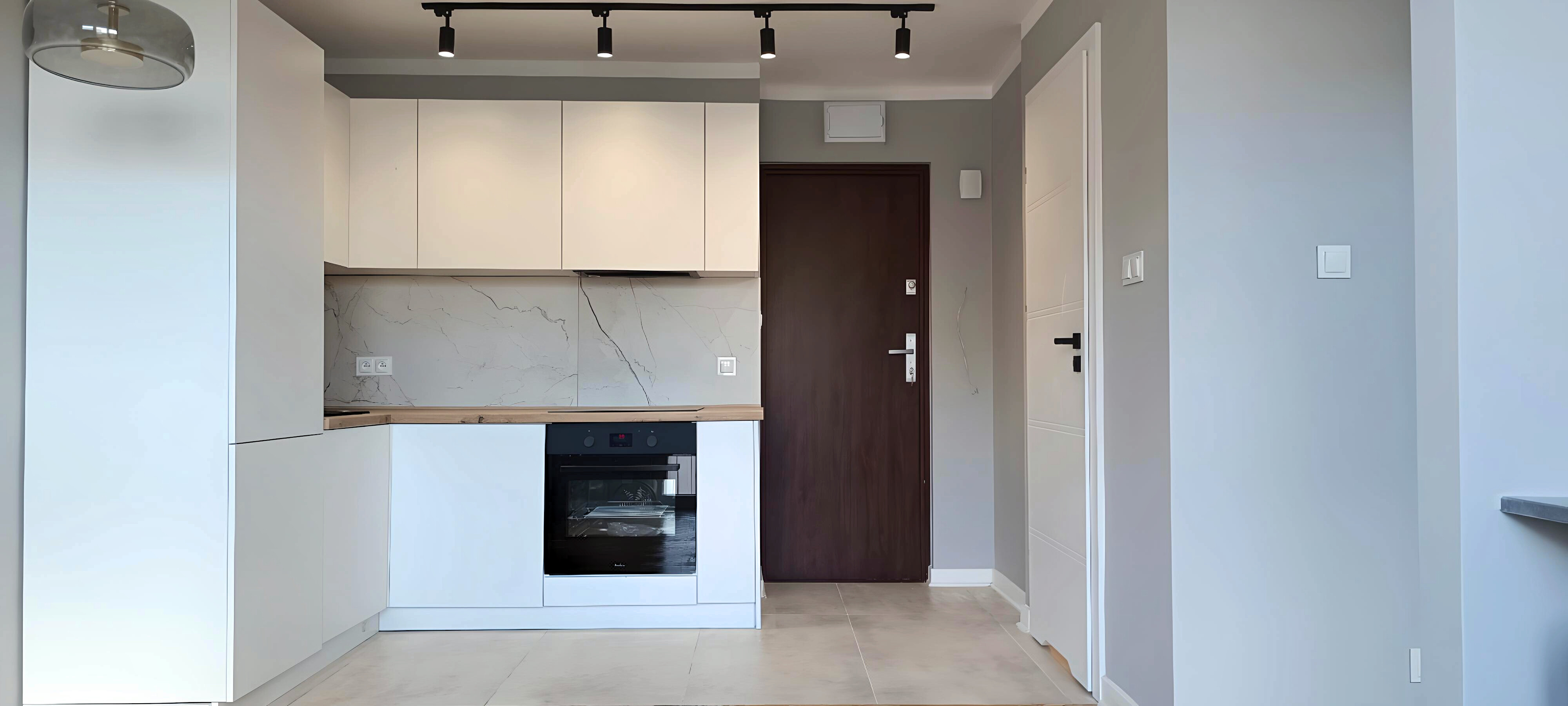 Renovated flip apartment on Chłodna Street, Warsaw