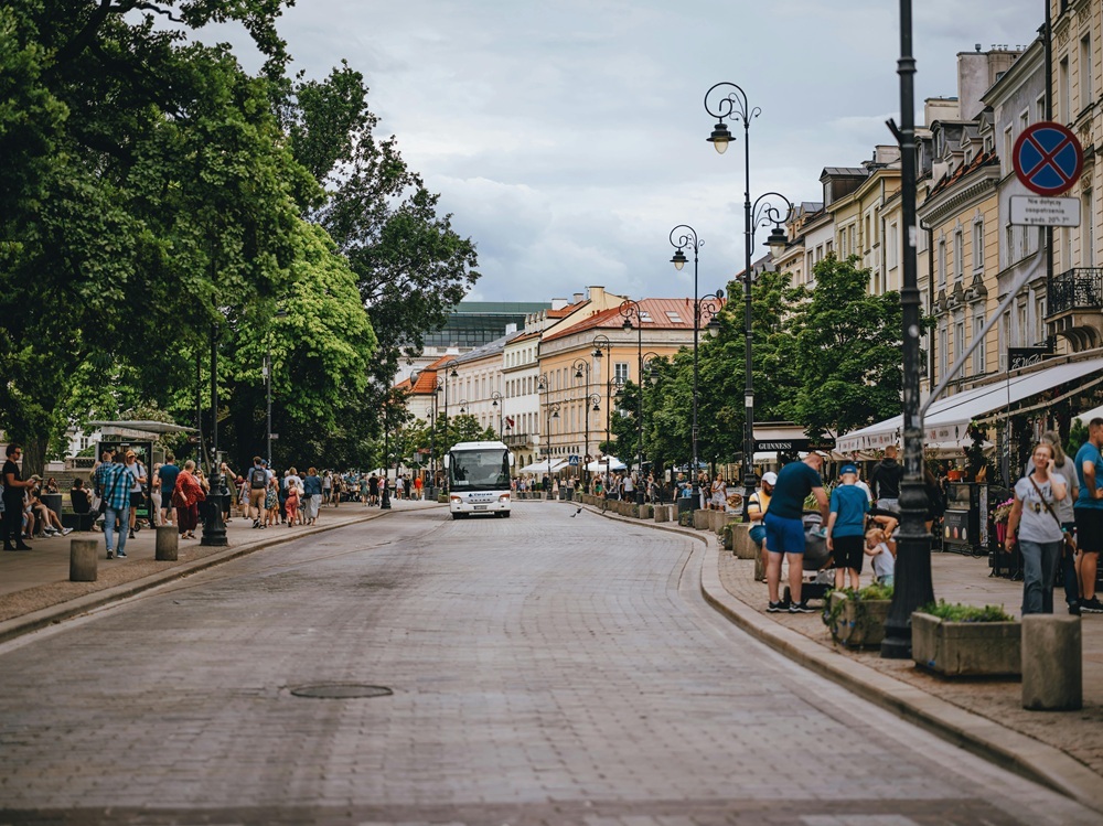 Prestigious street atmosphere in Śródmieście Warsaw