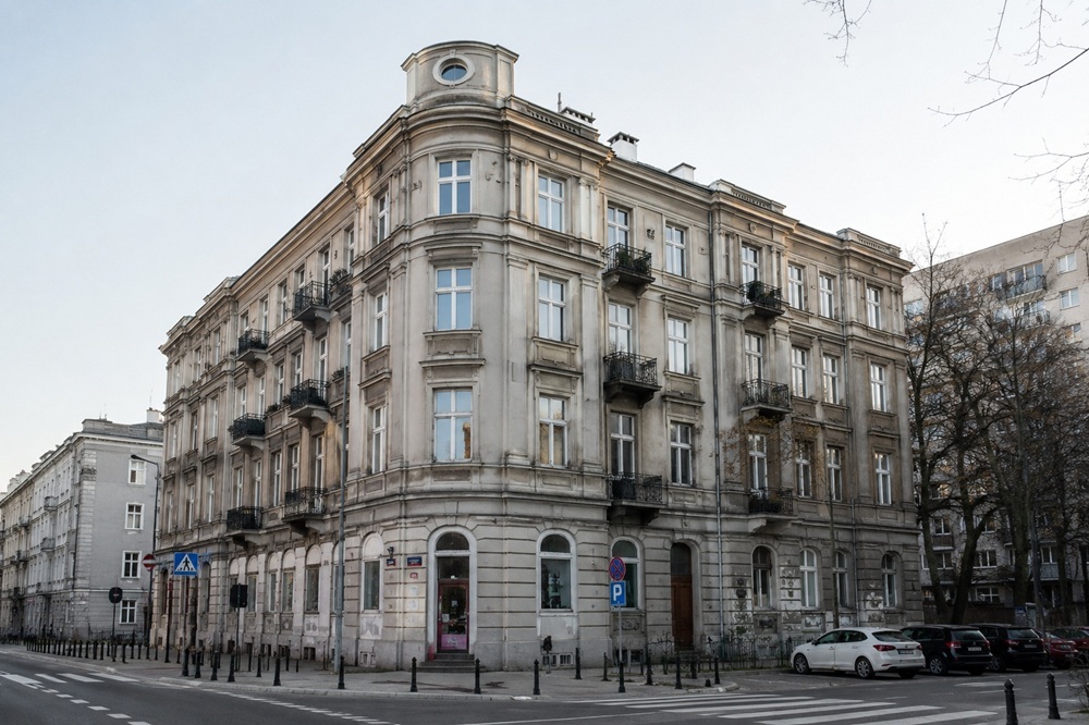 Warsaw pre-war tenement building on a corner street — secondary market residential stock in an established district