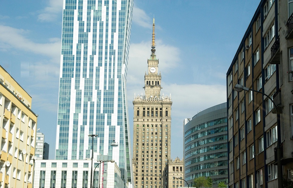 Historic and premium central Warsaw architecture — Śródmieście street quality