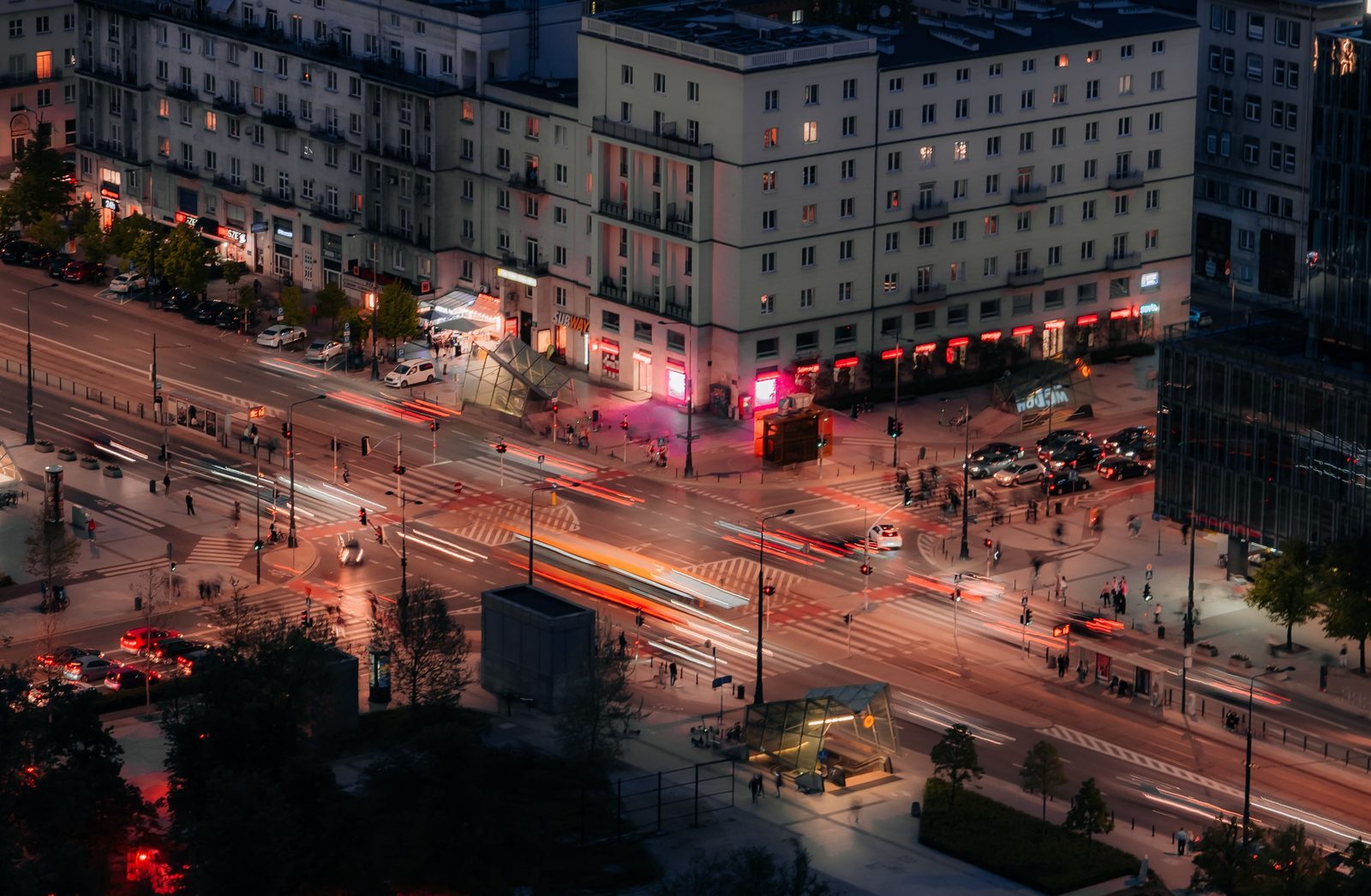 Warsaw city-centre traffic and public transport connections at night