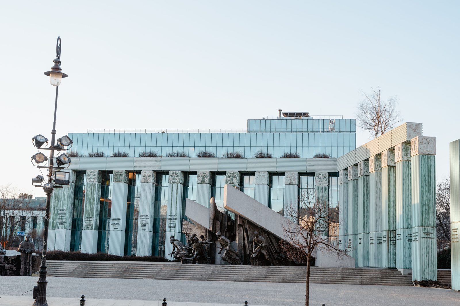 Supreme Court area in Warsaw illustrating independent legal and statutory purchase costs